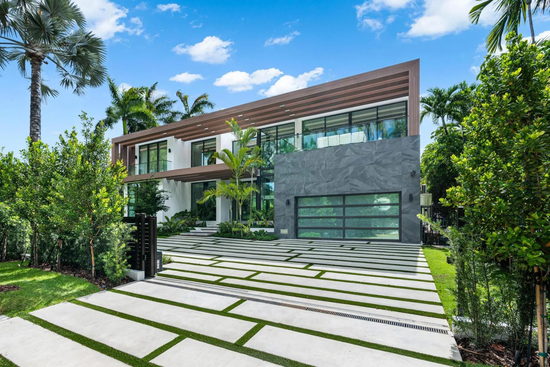 Vivienda de nueva construcción, diseñada por un arquitecto, de 536 m², con 6 dormitorios, en Miami, Estados Unidos