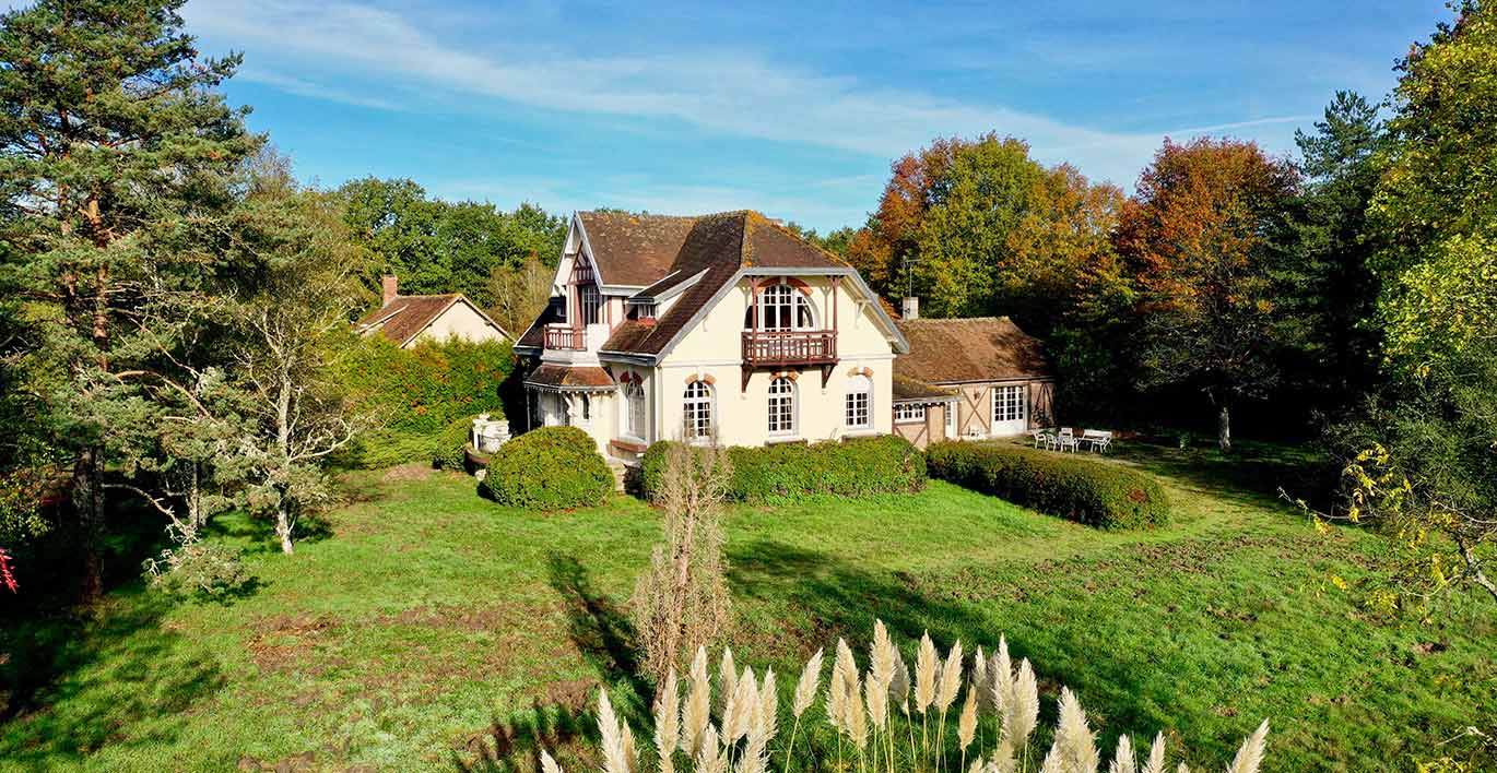 Country estates with BARNES Propriétés & Châteaux